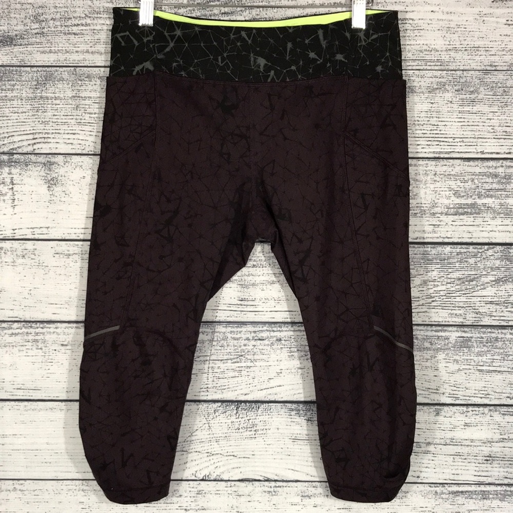 LULULEMON Athletica Capri Leggings Size 8